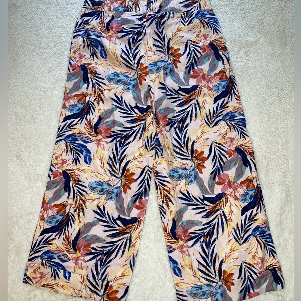Caribbean Joe Multicolor Floral and Fern Patterned Capris - Picture 2 of 7